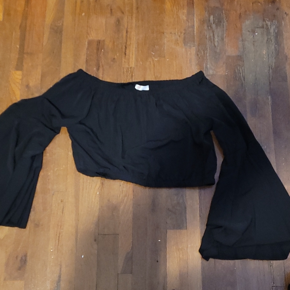 Black Open Sleeve Crop Top
